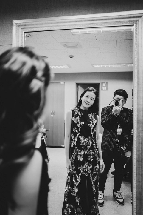 Shenina Cinnamon bersama fotografer Arman Febryan kala bersiap ke acara gala di BIFF 2024 | Foto: Arman Febryan