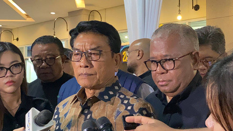 Kepala Staf Kepresidenan Moeldoko di Rumah Duka Sentosa, RSPAD Gatot Soebroto, Jakarta Pusat pada Minggu (13/10/2024). Foto: Abid Raihan/kumparan