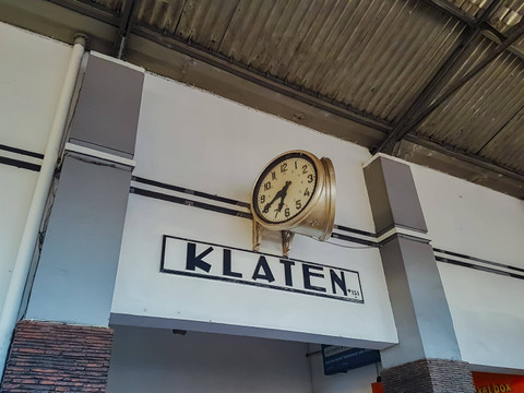 Stasiun Klaten. Foto: Edy Waluyo Nugroho/Shutterstock