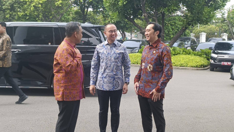 Jajaran pimpinan MPR RI menemui presiden Jokowi di Istana Negara, Jakarta Pusat, Senin (14/10/2024). Foto: Zamachsyari/kumparan