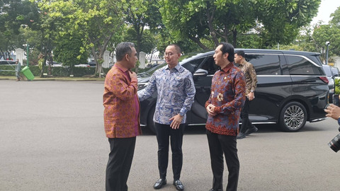 Jajaran pimpinan MPR RI menemui presiden Jokowi di Istana Negara, Jakarta Pusat, Senin (14/10/2024). Foto: Zamachsyari/kumparan