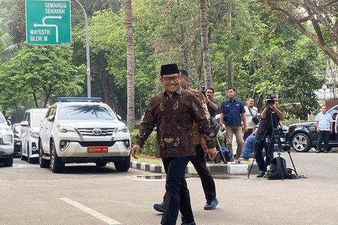 Muhaimin Iskandar atau Cak Imin tiba di kediaman Presiden terpilih Prabowo Subianto di Jalan Kertanegara, Jakarta Selatan, Senin (14/10/2024). Foto: Abid Raihan/kumparan