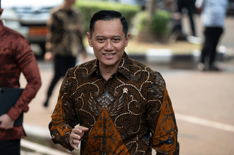 Ketua Umum Partai Demokrat Agus Harimurti Yudhoyono tiba di kediaman Presiden terpilih Prabowo Subianto, Kertanegara, Jakarta Selatan, Senin (14/10/2024). Foto: Aprillio Akbar/ANTARA FOTO