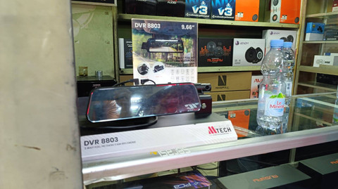 Spion day and night view digital merek M Tech yang dijual di toko aksesoris Rama Mika di MGK, Kemayoran. Foto: Fitra Andrianto/kumparan