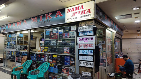 Toko aksesoris Rama Mika di MGK, Kemayoran. Foto: Fitra Andrianto/kumparan