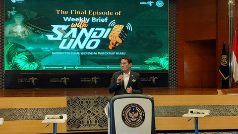 Menparekraf Sandiaga Uno dalam acara final Weekly Brief with Sandi Uno (WBSU) yang digelar di Balairung Soesilo Soedarman, Jakarta, Senin (14/10/2024). Foto: Gitario Vista Inasis/kumparan