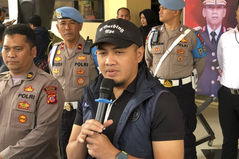 Kasat Reskrim Polresta Bandung, Kompol Oliestha Ageng Wicaksana, saat jumpa pers, pengungkapan kasus tindak pancabulan di Mapolresta Bandung, Selasa (15/10/2024). Foto: Robby Bouceu/kumparan
