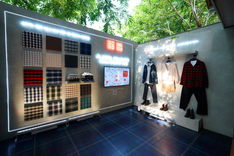 Display koleksi flannel Uniqlo di Titik Temu SCBD. Foto: dok. Uniqlo Indonesia