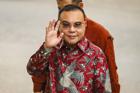 Ketua Harian Partai Gerindra Sufmi Dasco Ahmad menjawab pertnyaan awak media di kediaman presiden terpilih Prabowo Subianto, Kertanegara, Jakarta Selatan, Selasa (15/10/2024). Foto: Iqbal Firdaus/kumparan