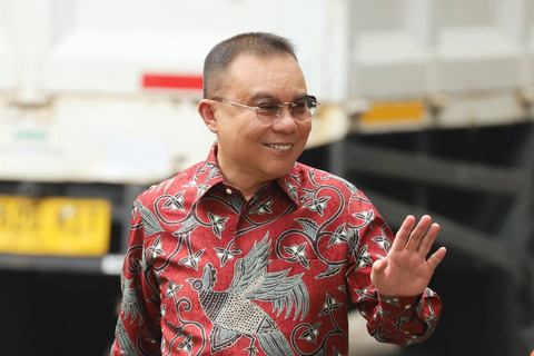Ketua harian Partai Gerindra Sufmi Dasco Ahmad tiba di kediaman Presiden terpilih Prabowo Subianto di Jalan Kertanegara, Jakarta Selatan, Selasa (15/10/2024). Foto: Iqbal Firdaus/kumparan