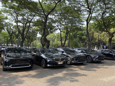 Deretan mobil yang akan digunakan untuk tamu saat pelantikan presiden dan wakil presiden. Foto: Fitra Andrianto/kumparan