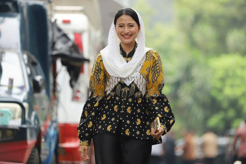 Politisi Golkar Dyah Roro Esti mendatangi kediaman Presiden terpilih Prabowo Subianto di Jalan Kertanegara, Jakarta Selatan, Selasa (15/10/2024). Foto: Iqbal Firdaus/kumparan