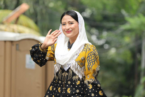 Politisi Golkar Dyah Roro Esti mendatangi kediaman Presiden terpilih Prabowo Subianto di Jalan Kertanegara, Jakarta Selatan, Selasa (15/10/2024). Foto: Iqbal Firdaus/kumparan