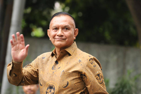 Eks Sekjen Golkar Lodewijk Freidrich Paulus mendatangi kediaman Presiden terpilih Prabowo Subianto di Jalan Kertanegara, Jakarta Selatan, Selasa (15/10/2024). Foto: Iqbal Firdaus/kumparan