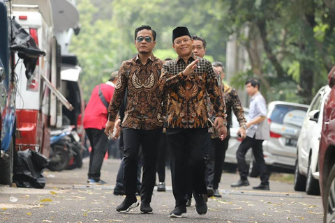 Plt Ketum PPP Muhamad Mardiono dan Gus Miftah mendatangi kediaman Presiden terpilih Prabowo Subianto di Jalan Kertanegara, Jakarta Selatan, Selasa (15/10/2024).   Foto: Iqbal Firdaus/kumparan