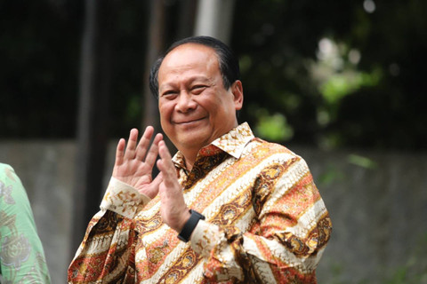 Eks Kabaintelkam Polri Komjen Pol Suntana mendatangi kediaman Presiden terpilih Prabowo Subianto di Jalan Kertanegara, Jakarta Selatan, Selasa (15/10/2024). Foto: Iqbal Firdaus/kumparan