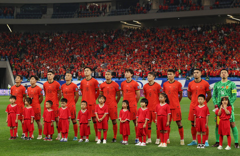 Pemain Timnas China saat melawan Timnas Indonesia pada pertandingan Grup C Ronde Ketiga Kualifikasi Piala Dunia 2026 di Stadion Sepak Bola Remaja Qingdao, Qingdao, China, Selasa (15/10/2024). Foto: Florence Lo/REUTERS