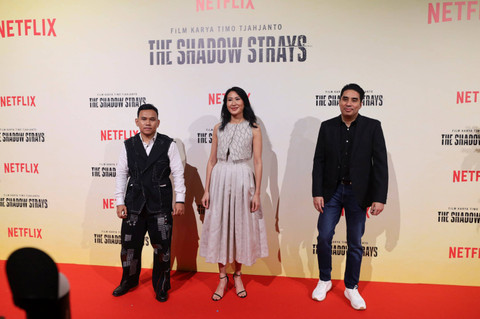 Pemeran film The Shadow Strays berpose saat di acara Red Carpet The Shadow Strays di Epicentrum XXI, Jakarta, Selasa (15/10/2024). Foto: Syawal Darisman/kumparan