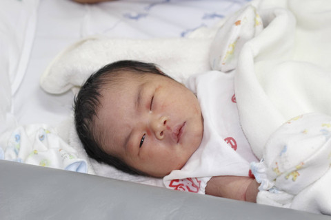 Ilustrasi Anak Tidur dengan Mata Terbuka. Foto: Treetree2016/Shutterstock