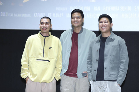 Musisi RAN, terdiri dari Rayi Putra, Asta Andoko, Nino kayak saat konferensi pers " Teater Nestapa Album" Di FX Sudirman, Jakarta, Rabu, (16/10/2024).  Foto: Agus Apriyanto