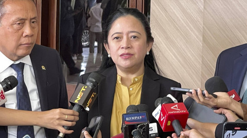 Ketua DPR RI Puan Maharani menjawab pertanyaan awak media saat dijumpai di Kompleks Parlemen, Senayan, Jakarta, Kamis (17/10/2024). Foto: Thomas Bosco/kumparan