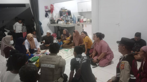 Evakuasi penemuan bayi dalam ransel di Batujajar, Kabupaten Bandung Barat.  Foto: Dok. Polres Cimahi 