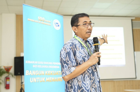Prof. Dr. Purwiyatno Hariyadi, Ahli Teknologi Pangan IPB saat di pabrik Frisian Flag Cikarang. Foto: Dok. Istimewa