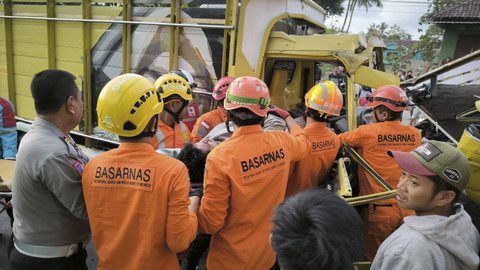 Kecelakaan di Jalan Yogya-Wates, 2 orang tewas, Jumat (18/10/2024). Foto: Dok. Basarnas Yogyakarta