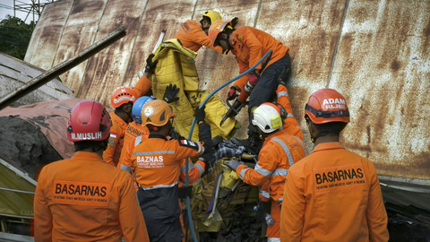 Kecelakaan di Jalan Yogya-Wates, 2 orang tewas, Jumat (18/10/2024). Foto: Dok. Basarnas Yogyakarta