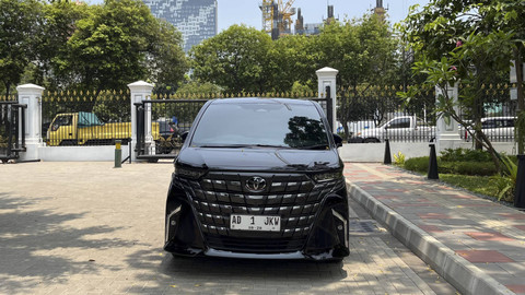 Mobil Toyota Alphar berpelat nomor AD 1 JKW. Foto: Dok. Istimewa