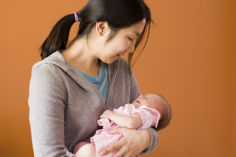  Ilustrasi perempuan Korea bersama anaknya. Foto: Shutterstock