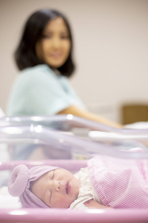  Ilustrasi perempuan Korea bersama anaknya. Foto: Shutterstock