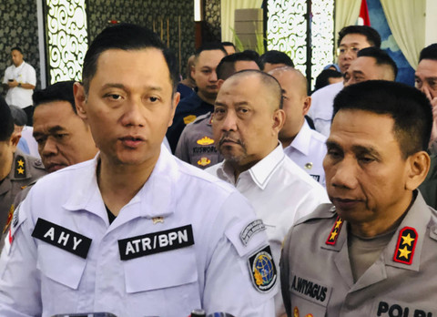 Menteri ATR/BPN Agus Harimurti Yudhoyono bersama Kapolda Jabar Irjen Pol Akhmad Wiyagus, Jumat (18/10/2024). Foto: Robby Bouceu/kumparan