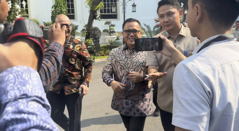Menpan RB, Abdullah Azwar tak berkomentar soal dirinya tak diundang ke Kertanegara maupun pembekalan calon menteri di Padepokan Garuda Yaksa, Hambalang oleh presiden terpilih, Prabowo Subianto. Foto: Luthfi Humam/kumparan