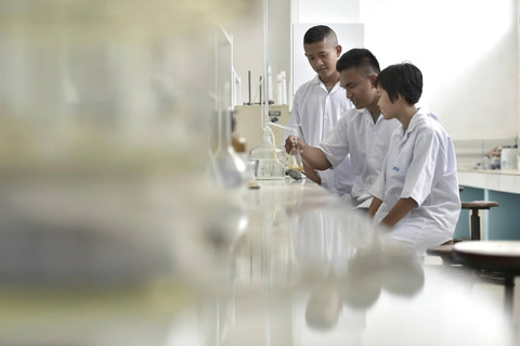 Universitas Padjadjaran (Unpad) bersama PT Pakar Biomedika Indonesia lewat program Teaching Factory berhasil mengembangkan mendeteksi penyakit infeksi bernama Nucleopad. Foto: Dok. Kemendikbudristek