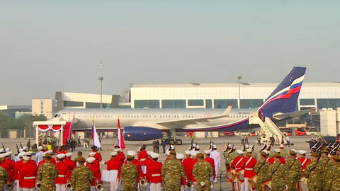 Pesawat yang membawa PM Rusia Denis Manturov tiba di Bandara VVIP Internasional Soekarno-Hatta, Tangerang, Banten, Sabtu (19/10/2024). Foto: YouTube/ Sekretariat Presiden