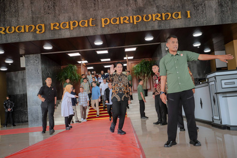 Wakil Presiden terpilih 2024-2029 Gibran Rakabuming Raka menghadiri gladi bersih Sidang Paripurna dengan agenda pelantikan Presiden dan Wakil Presiden di Gedung Nusantara, Kompleks MPR/DPR, Jakarta, Sabtu (19/10/2024). Foto: Jamal Ramadhan/kumparan