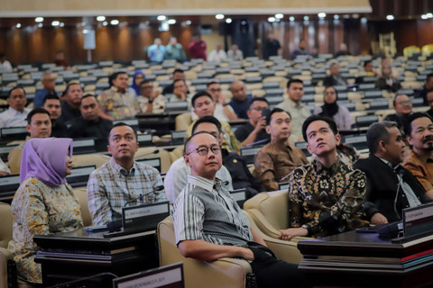 Wakil Presiden terpilih Gibran Rakabuming Raka bersama pimpinan MPR menghadiri gladi bersih Sidang Paripurna dengan agenda pelantikan Presiden dan Wakil Presiden di Gedung Nusantara, Kompleks MPR/DPR, Jakarta, Sabtu (19/10/2024). Foto: Jamal Ramadhan/kumparan