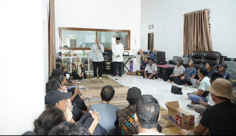 Pasangan Bupati dan Wakil Bupati Mempawah, Erlina-Juli Suryadi Burdadi berdialog dengan masyarakat. Foto: Dok. Istimewa