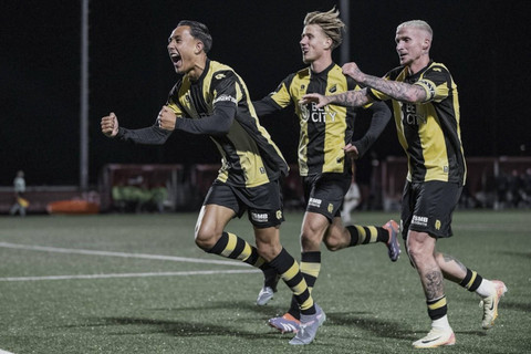 Pemain keturunan, Miliano Jonathans bersama klubnya Vitesse Arnhem. Foto: Instagram/ @milianojonathans_