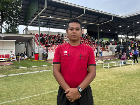 Muhammad Bahtiar Rifa'i, Wasit yang bertugas di MilkLife Soccer Challenge Solo Series 2 2024. Foto: Aji Nugrahanto/kumparan