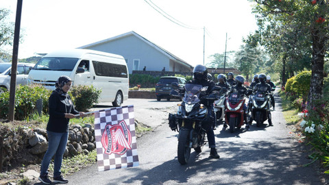 Acara Honda Bikers Day (HBD) 2024 yang berlangsung di Pulau Sulawesi tarik ribuan pecinta motor skutik PCX160.  Foto: dok. Astra Honda Motor