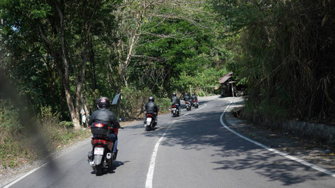 Acara Honda Bikers Day (HBD) 2024 yang berlangsung di Pulau Sulawesi tarik ribuan pecinta motor skutik PCX160.  Foto: dok. Astra Honda Motor