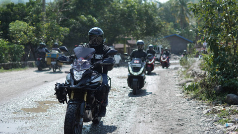 Acara Honda Bikers Day (HBD) 2024 yang berlangsung di Pulau Sulawesi tarik ribuan pecinta motor skutik PCX160.  Foto: dok. Astra Honda Motor