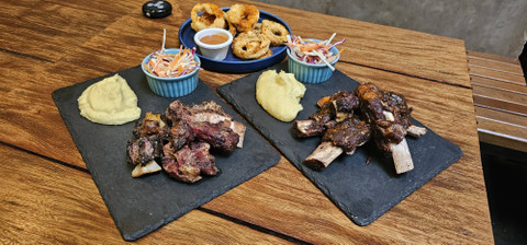 Menu baru Lyma Brisket yakni smoked back ribs dan smoked oxtail (18/10/2024). Foto: Dok. Istimewa