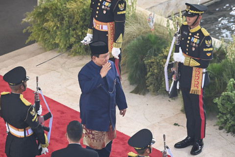 Presiden terpilih Prabowo Subianto (tengah) tiba di lokasi pelantikan presiden dan wakil presiden periode 2024-2029 di Gedung Nusantara, Kompleks Parlemen, Senayan, Jakarta, Minggu (20/10/2024). Foto: Indrianto Eko Suwarso/ANTARA FOTO