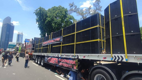 Sound Horeg terparkir di Jalan Jenderal Sudirman, Jakarta Pusat, pada Minggu (20/10/2024). Foto: Rachmadi Rasyad/kumparan