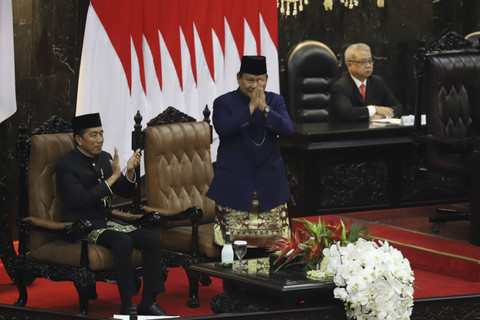 Presiden ke-7 Joko Widodo bersama Presiden Prabowo Subianto saat pelantikan presiden dan wakil presiden periode 2024-2029 di Gedung Nusantara, kompleks Parlemen, Senayan, Jakarta, Minggu (20/10/2024). Foto: Iqbal Firdaus/kumparan