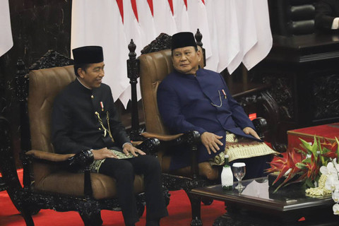 Presiden ke-7 Joko Widodo bersama Presiden Prabowo Subianto saat pelantikan presiden dan wakil presiden periode 2024-2029 di Gedung Nusantara, kompleks Parlemen, Senayan, Jakarta, Minggu (20/10/2024). Foto: Iqbal Firdaus/kumparan