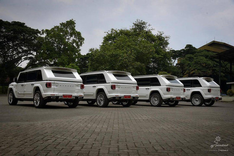 PT Pindad memperkenalkan MV3 Garuda Limousine, kendaraan terbaru produksi industri pertahanan dalam negeri yang digunakan oleh Presiden Terpilih, Prabowo Subianto dan Wakil Presiden Terpilih, Gibran Rakabuming Raka. Foto: Pindad